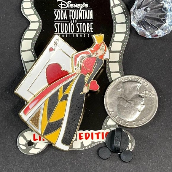 Disney Queen Hearts Jessica Rabbit Limited Edition Pin - Picture 3 of 4